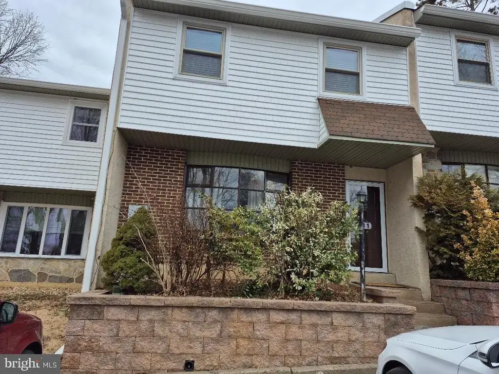 401 Woodside Cir, DRESHER