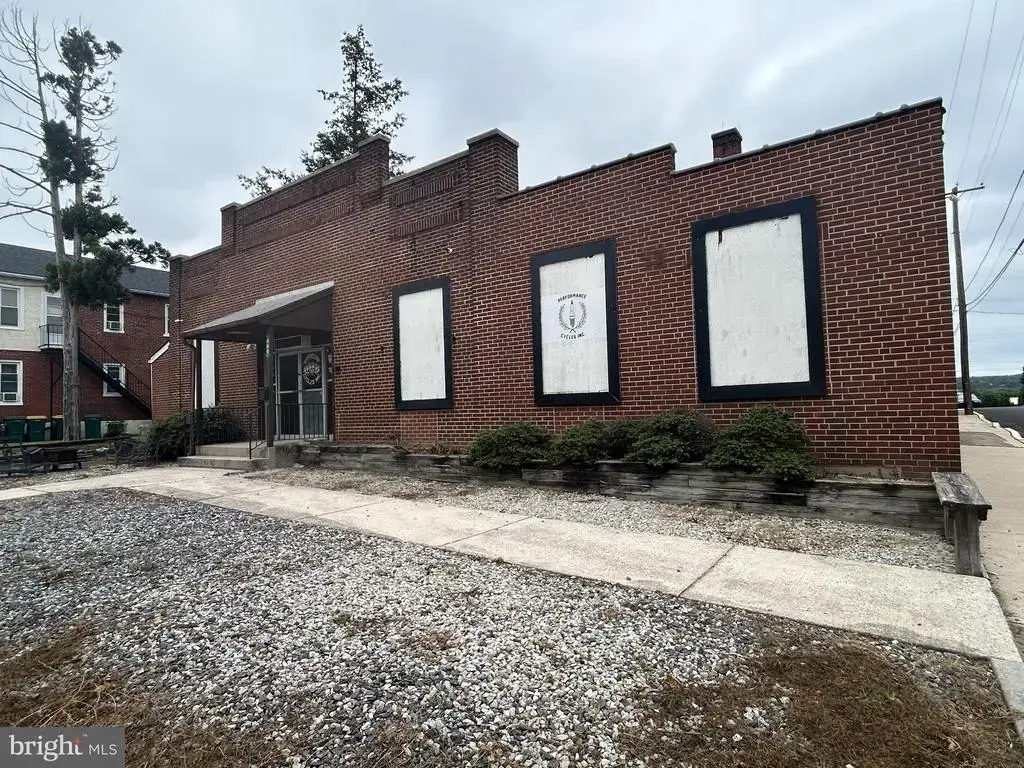 800 Main St., RED HILL