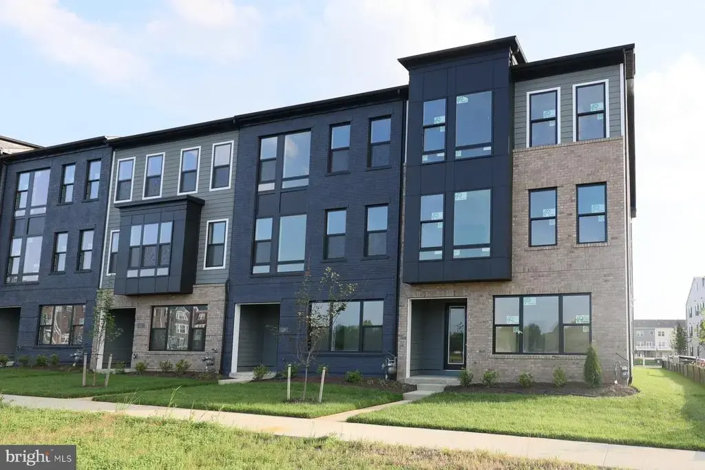 111 Summit Point Blvd #20-j, BOWIE