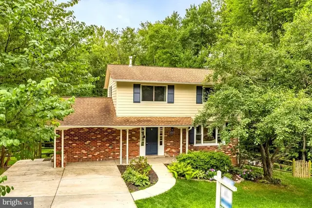 10103 Dundalk St, Fairfax