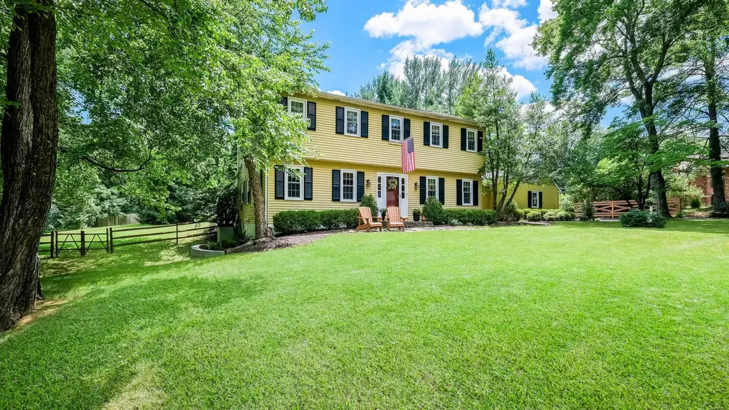 17 Stringer Dr, DOYLESTOWN