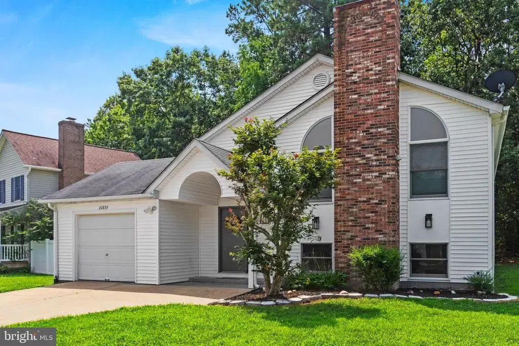 20859 Sandstone St, LEXINGTON PARK