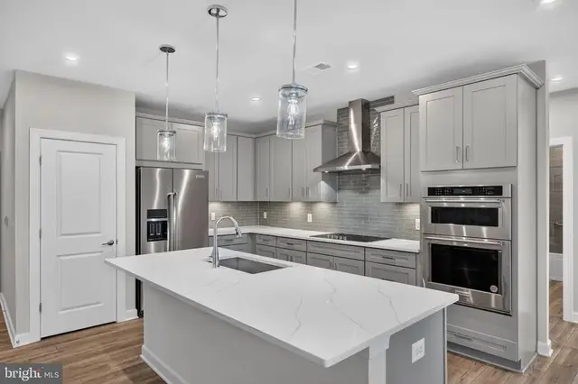 21630 Hawksbill High Cir #406, Sterling