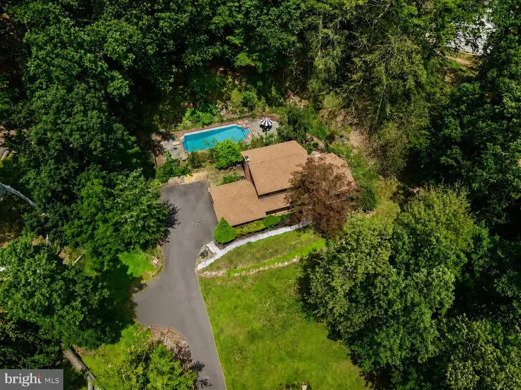 32 Cherryville Hollow Rd, FLEMINGTON