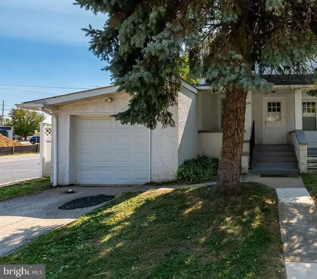 334 E Conestoga Rd, WAYNE