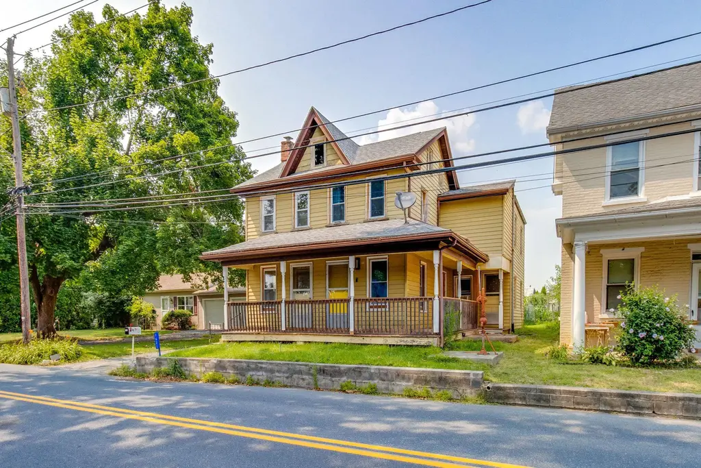 1621 Eden Rd, LANCASTER