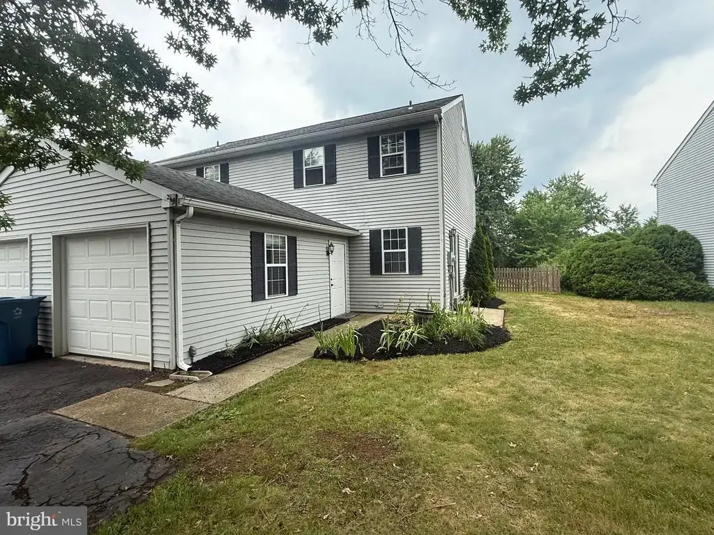 409 Edgewood Dr, TELFORD