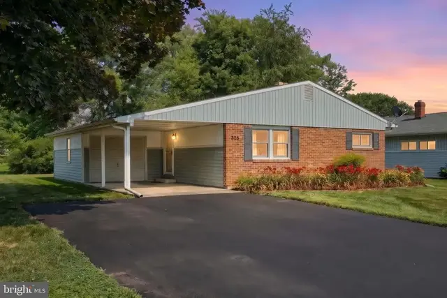 325 Gwen Dr, York