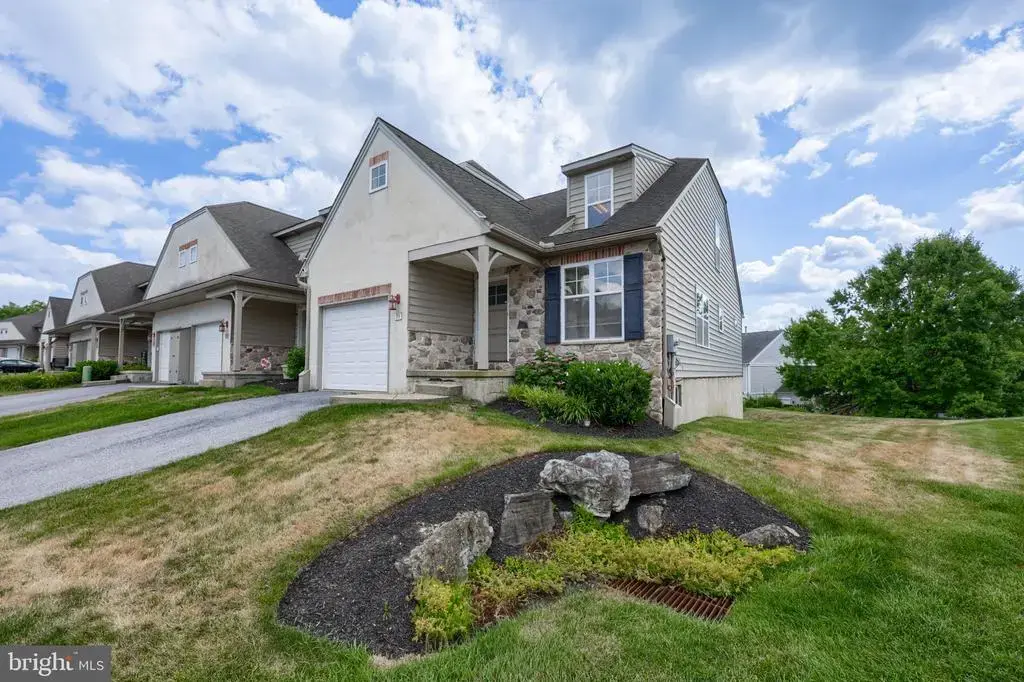 39 Toll Gate Sta, LANCASTER