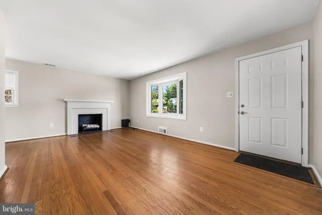 7020 Quander Rd, ALEXANDRIA