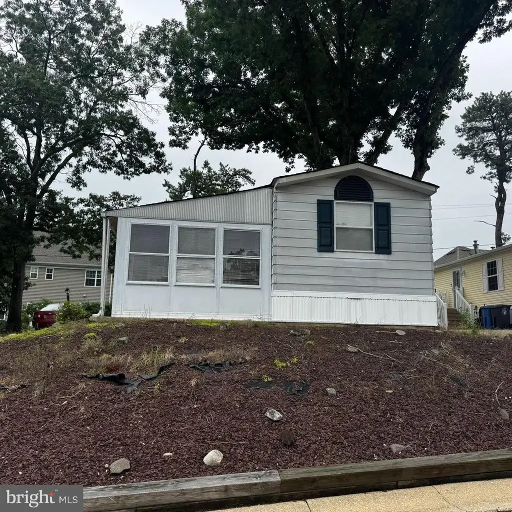 100 Roberts, TOMS RIVER