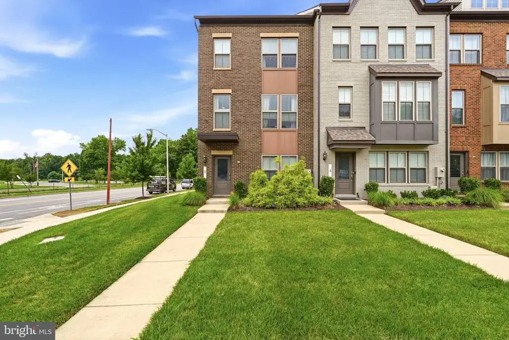 2 Capital Ct, UPPER MARLBORO