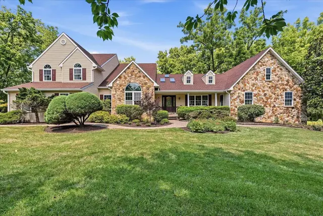 6470 Fawn Ln, Center