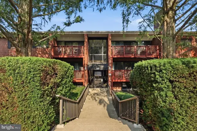 55 Skyhill Rd #202, Alexandria