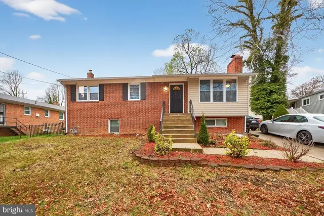 3809 Walnut Ln, Suitland