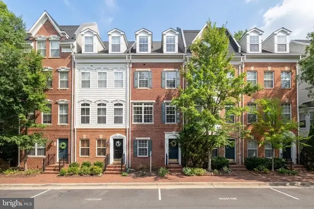 194 Martin Ln, Alexandria