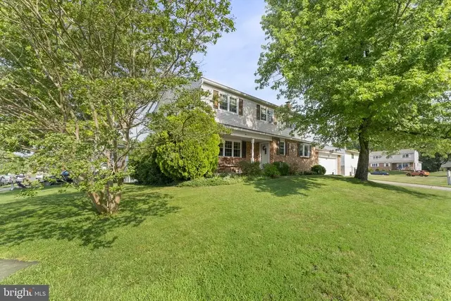 2 Martin Dr, Newark