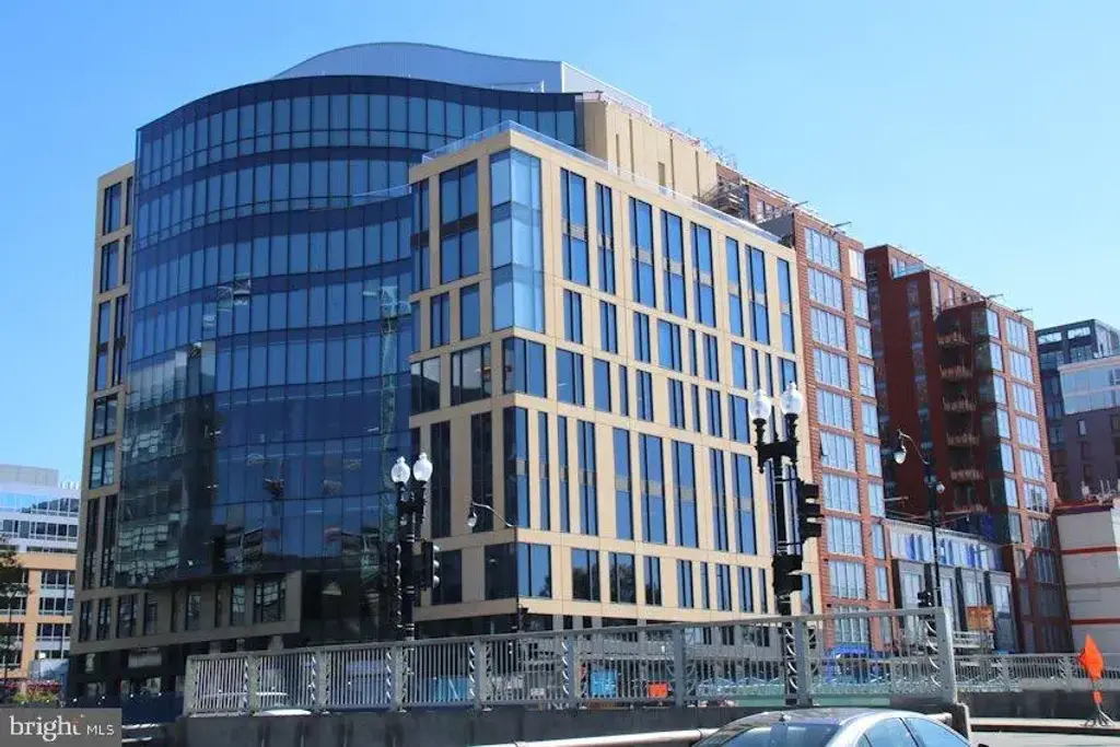 1211 Van St Se #818, WASHINGTON