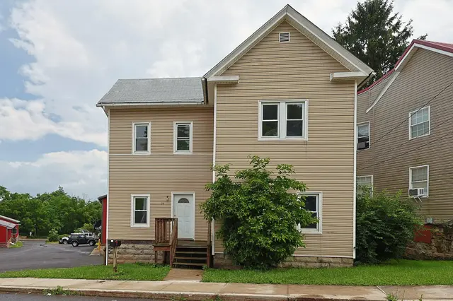 34 Maple St, Frostburg