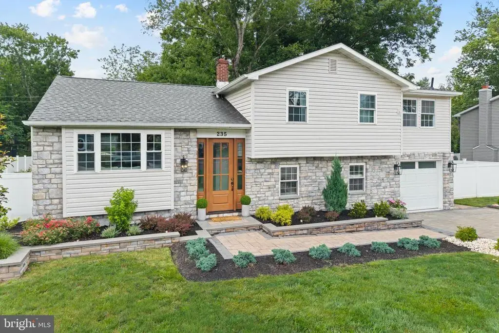 235 Valley Dr, MORRISVILLE