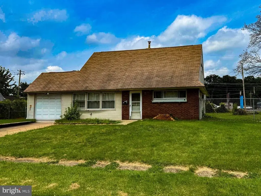 27 Plumtree Turn, LEVITTOWN