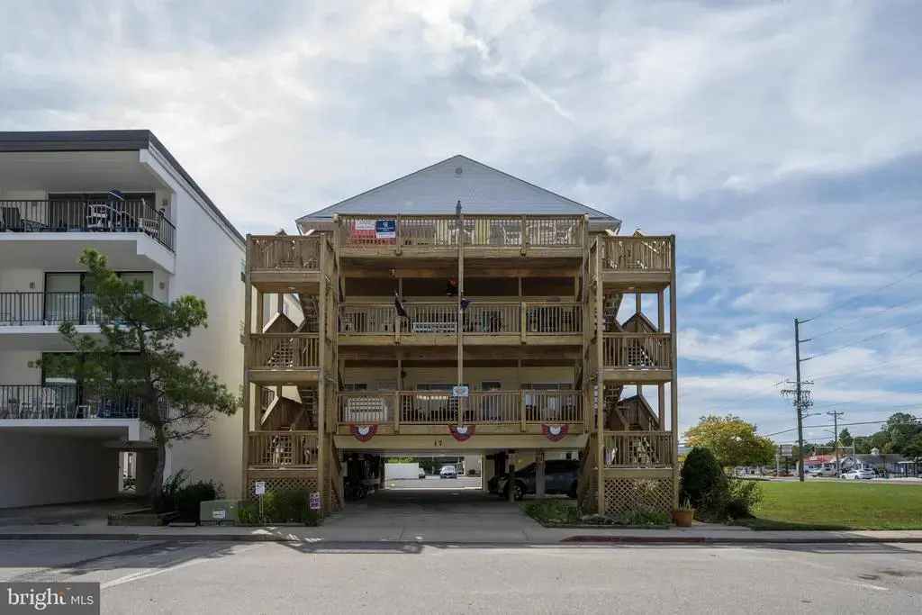 17 143rd St #301, OCEAN CITY