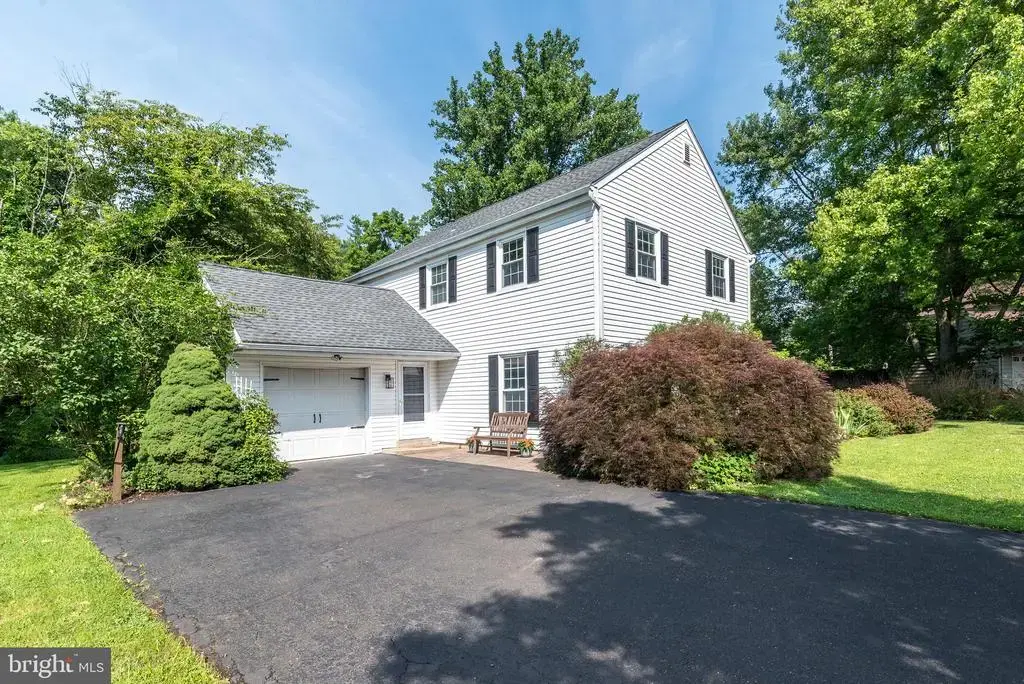 2045 Foster Rd, HATFIELD