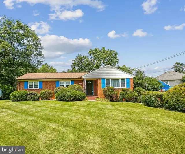 3332 Kaywood Dr, Falls Church