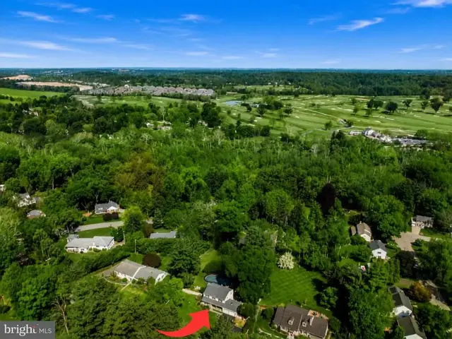 6113 W Mill Rd, Flourtown