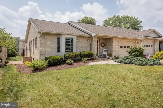 209 Kim Ct, Woodstock