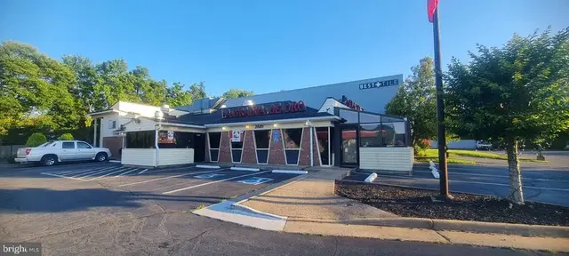 2920 Annandale Rd, Falls Church