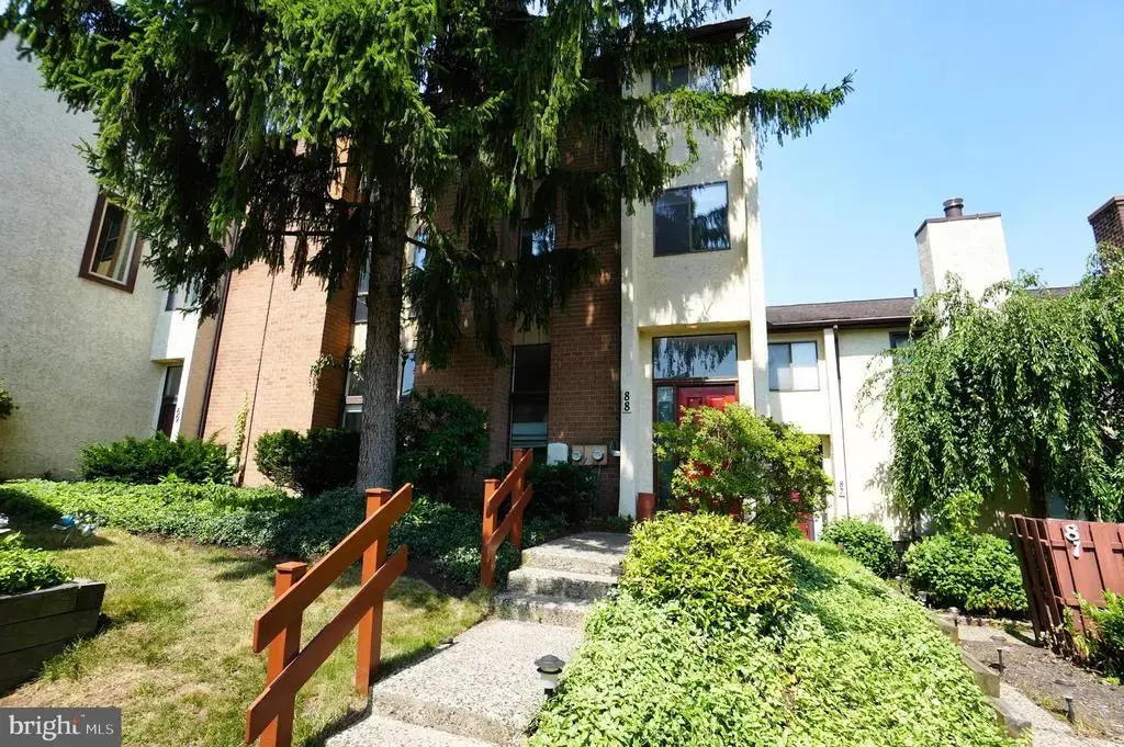 88 Palace Ct, CHALFONT