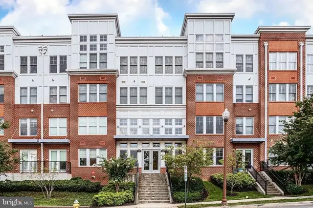 1418 N Rhodes St #b106, Arlington