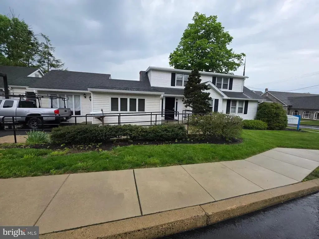 300 Spruce St, DOYLESTOWN