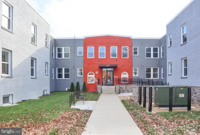 220 Hamilton St Nw #218, Washington