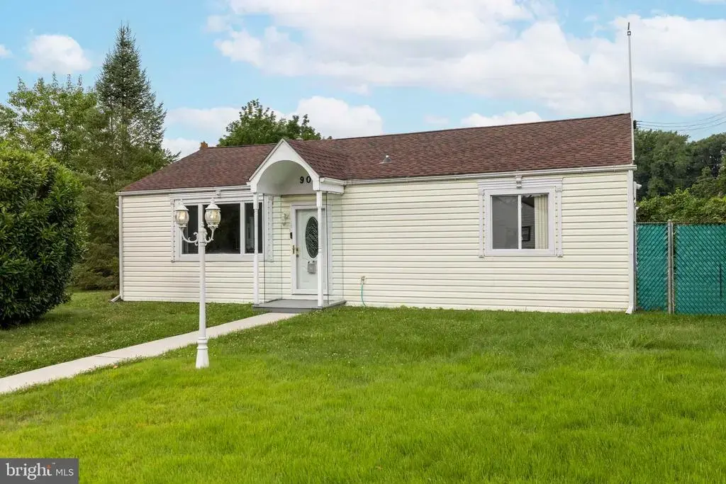906 Oak Ter, SOUTHAMPTON