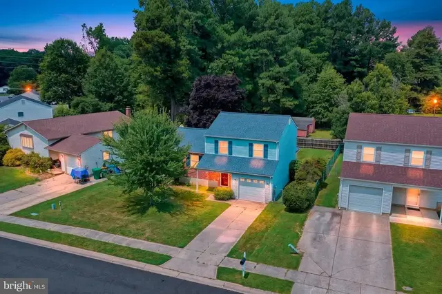6 Broadleaf Dr, Newark