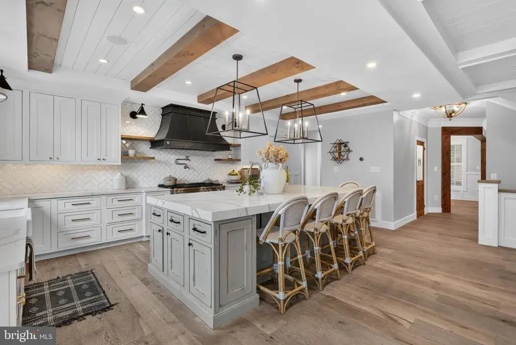 973 Main St, GAITHERSBURG
