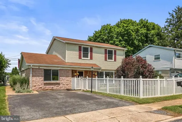 975 Marbrook Ln, York