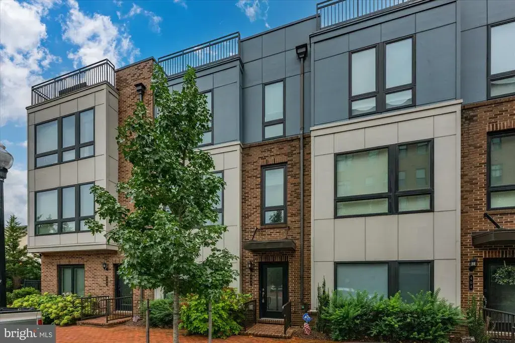 402 Stabler Ln, ALEXANDRIA