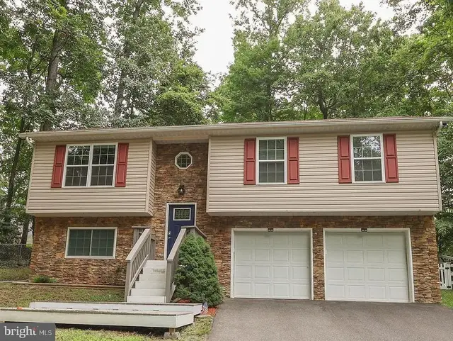 348 Little Bear Ln, Lusby