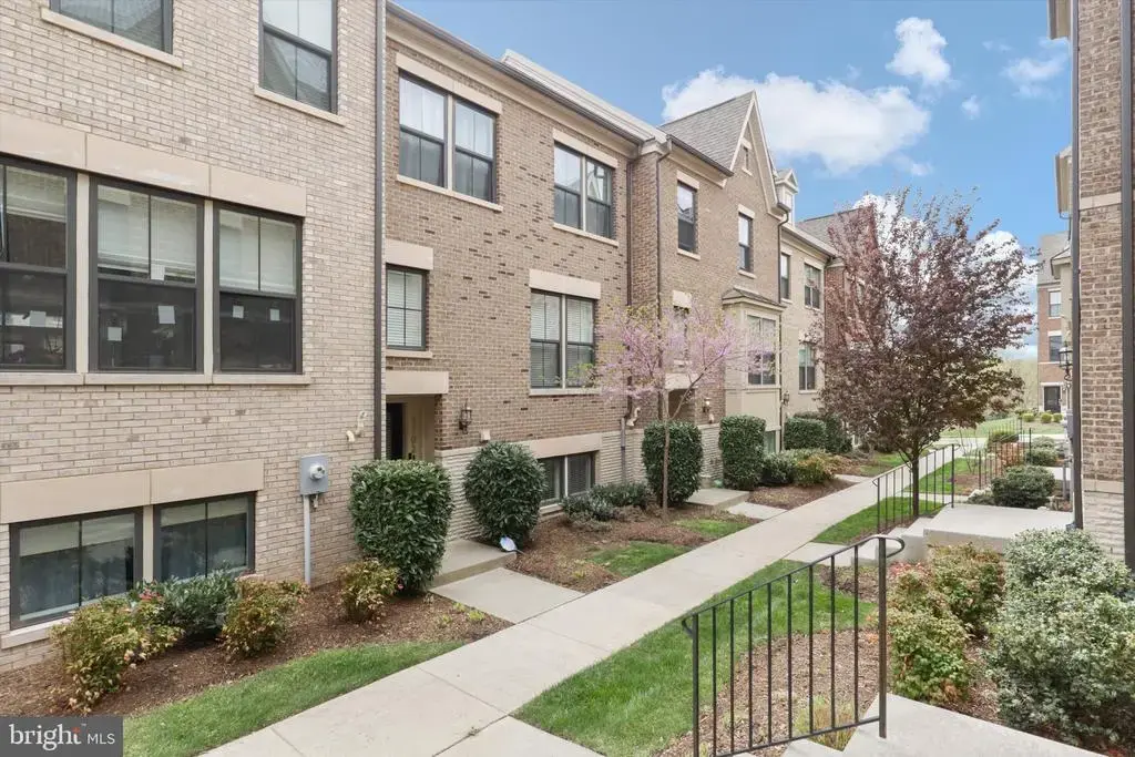 3702 Ambrose Hills Rd, FALLS CHURCH