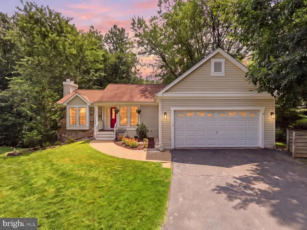10799 Adare Dr, FAIRFAX