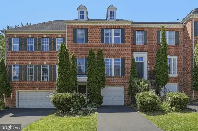 110 Summer Walk Dr, Gaithersburg