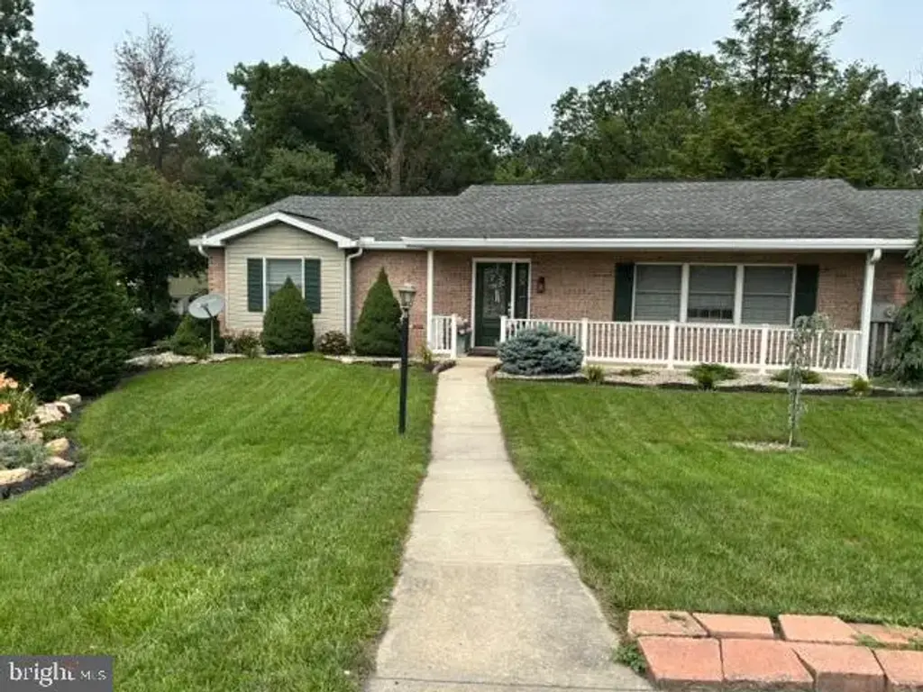 8 Oxford Ct, CHAMBERSBURG