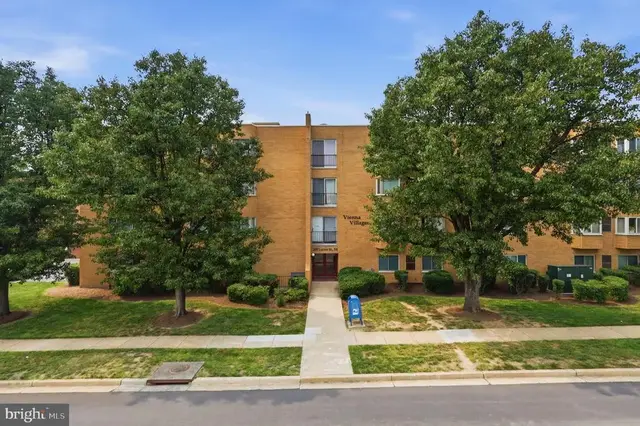 200 Locust St Se #405, Vienna