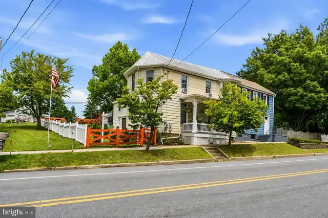 312 Main St, New Windsor