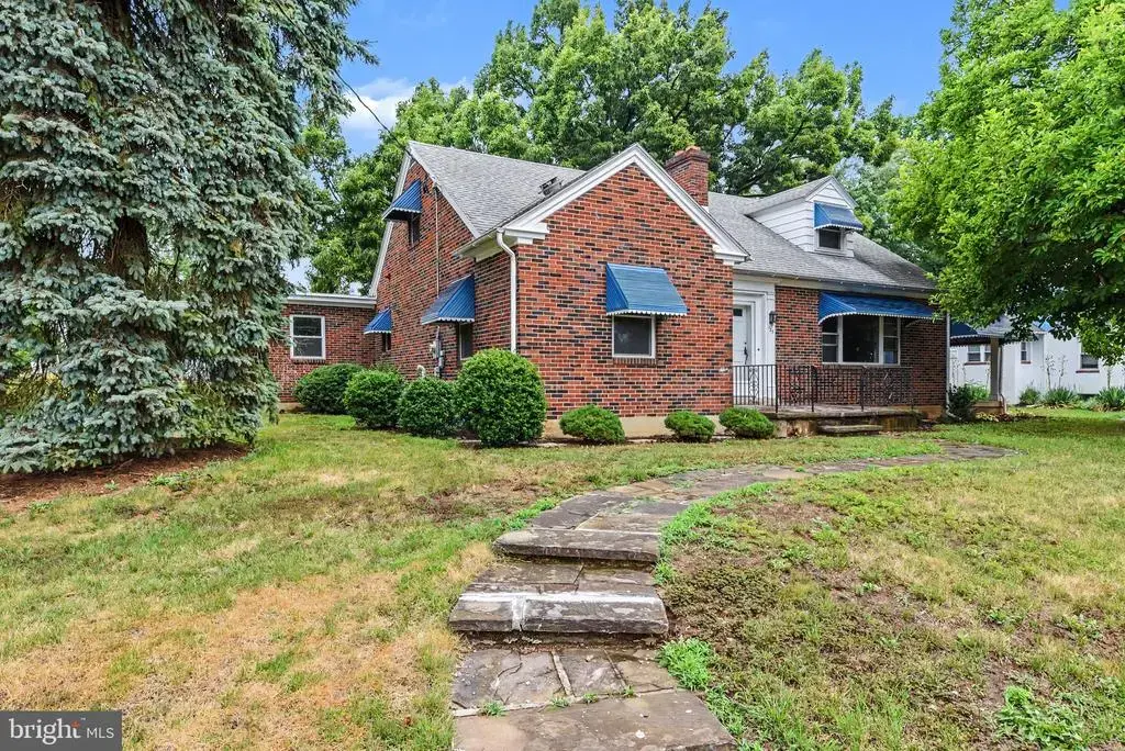 125 W Governor Rd, HERSHEY