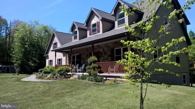 425 Swamp Rd, Morgantown