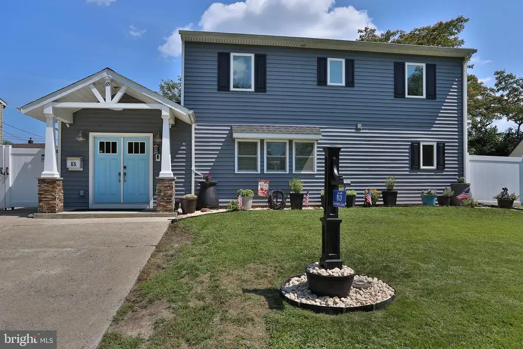 65 Everturn Ln, LEVITTOWN
